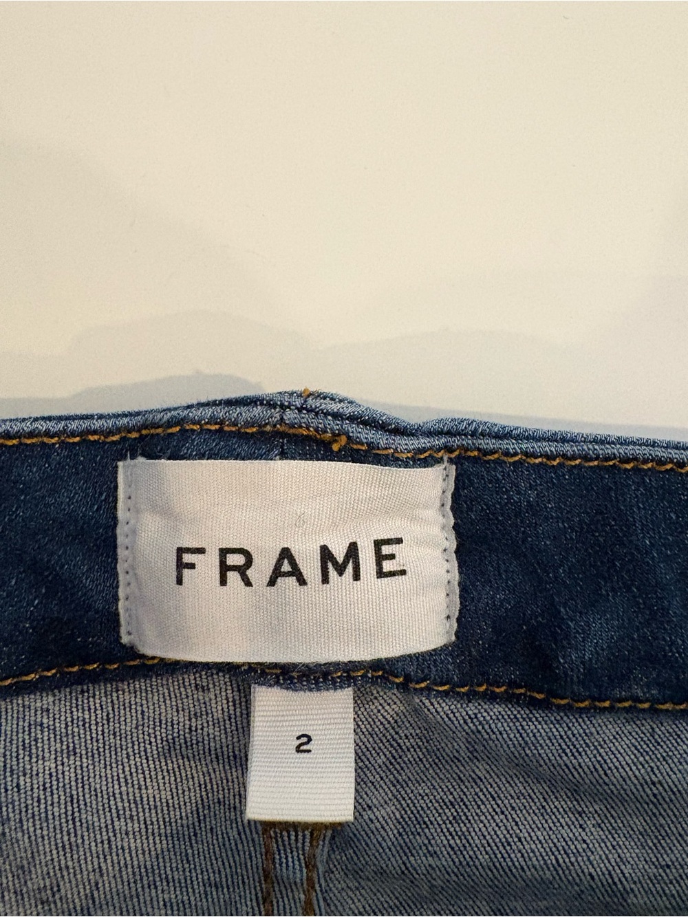 FRAME || Le One Crop Mini Boot Jeans in Prima Wash Multi-Size 2 (30-34) - Picture 7 of 13